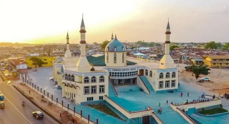 Bawumia Turns Over Remodeled Kumasi Central Mosque To C’tee