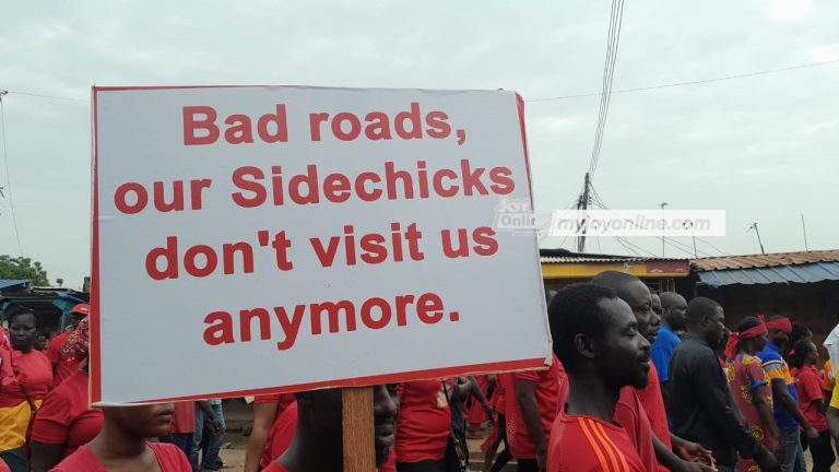 Greater Accra: Teshie Residents hold "MƐƐBA TESHIE" Protest Over Bad Roads - PHOTOS