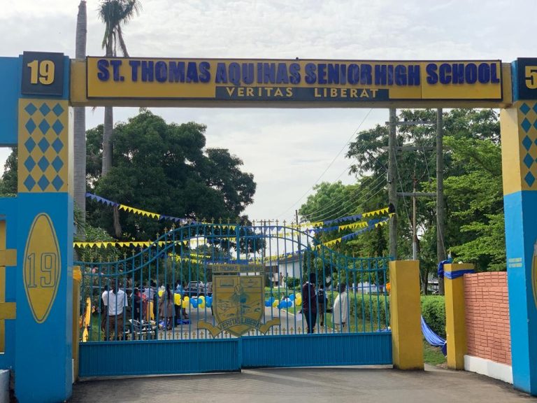 St. Thomas Aquinas SHS Students Beat Commercial Driver And His Mate - WATCH