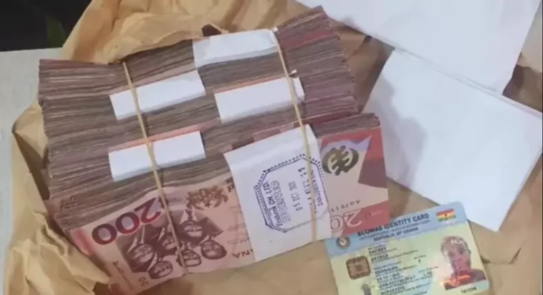 Ghanaians slam broke jobless man who returned GH¢100,000 he found inside taxi