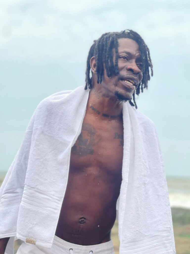 Shatta Goes For Spiritual Bath ...Seawater Cleansing Rituals After EOCO Saga
